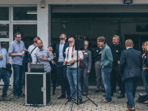 Live-Demo-Blicke-nach-oben-Mittelstand-4.0-Kompetenzzentrum-Darmstadt-IHK-Darmstadt-Rhein-Main-Neckar-bei-LOGXON-Digitalisierung-in-Hessen-vincent-haldy